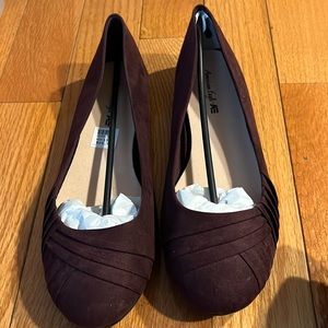 Wine colored flats, size 13